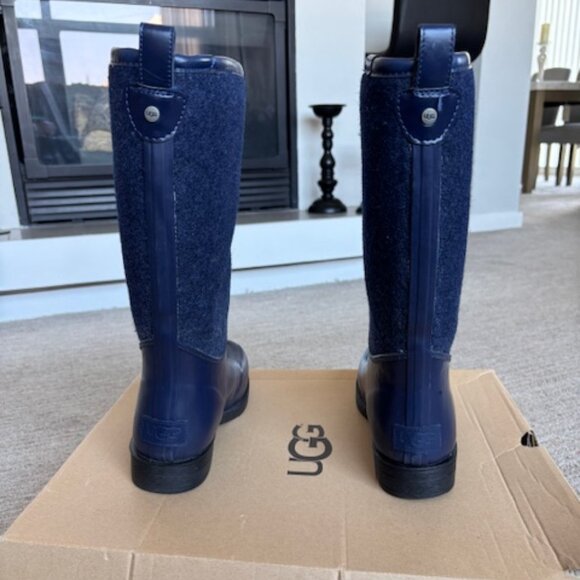UGG Women's Reignfall Rainboots in Perfect Condition - Picture 4 of 7